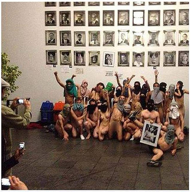 Facebook apaga post da Folha com manifestantes nus (veja foto)